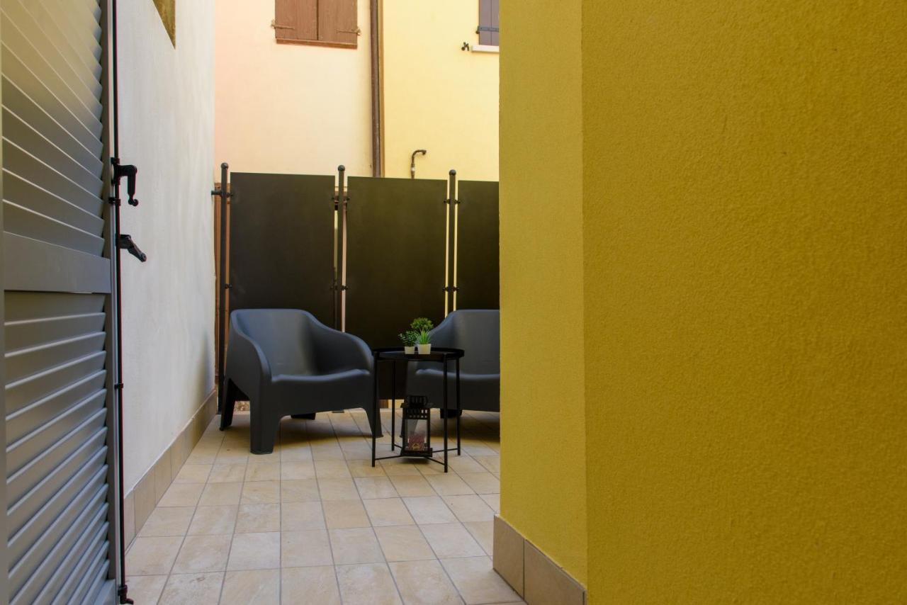 Apartamento Le Stanze Dei Pico Wi-Fi, Netflix E Una Terrazza Unica Sul Tetto Mirandola Exterior foto