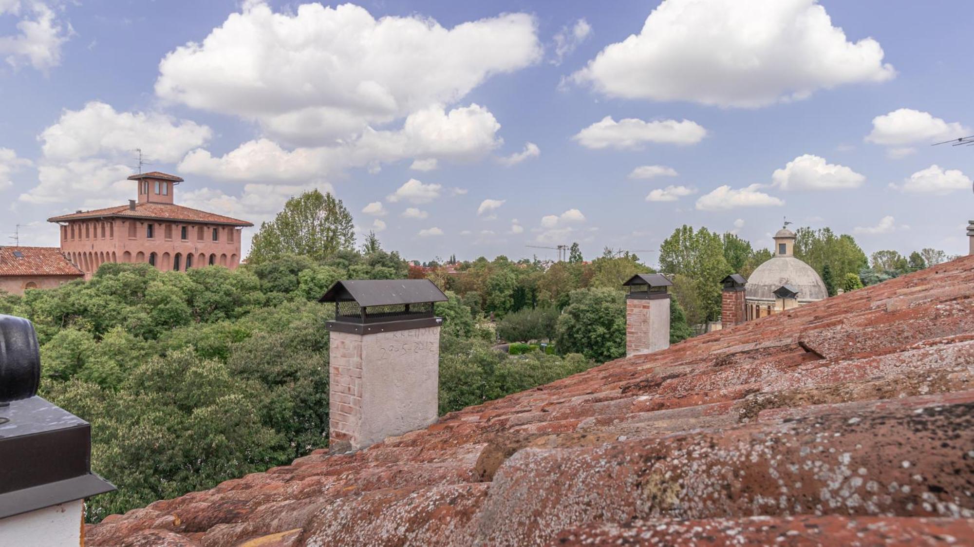 Apartamento Le Stanze Dei Pico Wi-Fi, Netflix E Una Terrazza Unica Sul Tetto Mirandola Exterior foto