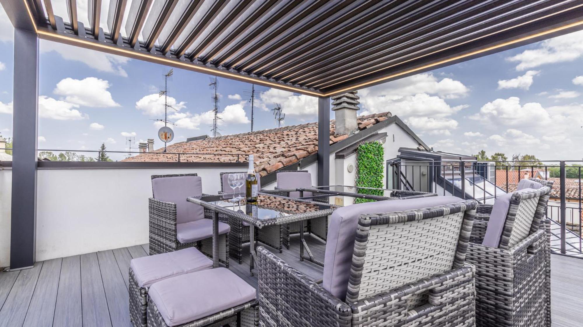 Apartamento Le Stanze Dei Pico Wi-Fi, Netflix E Una Terrazza Unica Sul Tetto Mirandola Exterior foto